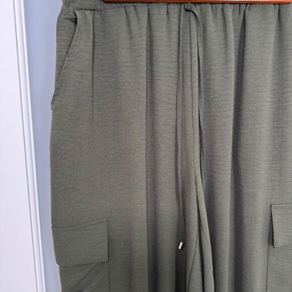 Adrianna Papell Dark Green Utility Pocket Joggers | Size Medium - Picture 8 of 10